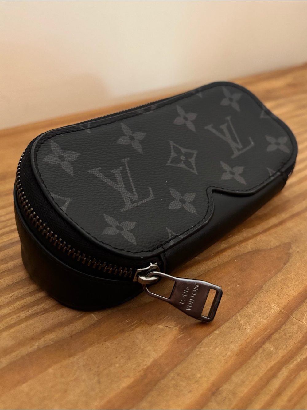 Louis Vuitton Monogram Eclipse Black Zip Sunglasses Pouch - Picture 3 of 5